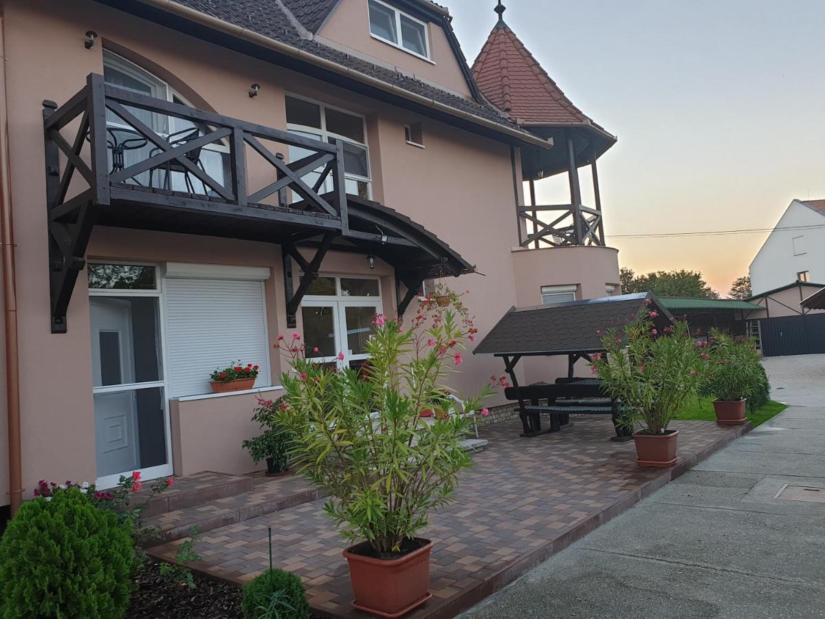 Anda Vendeghaz Otel Harkány Dış mekan fotoğraf